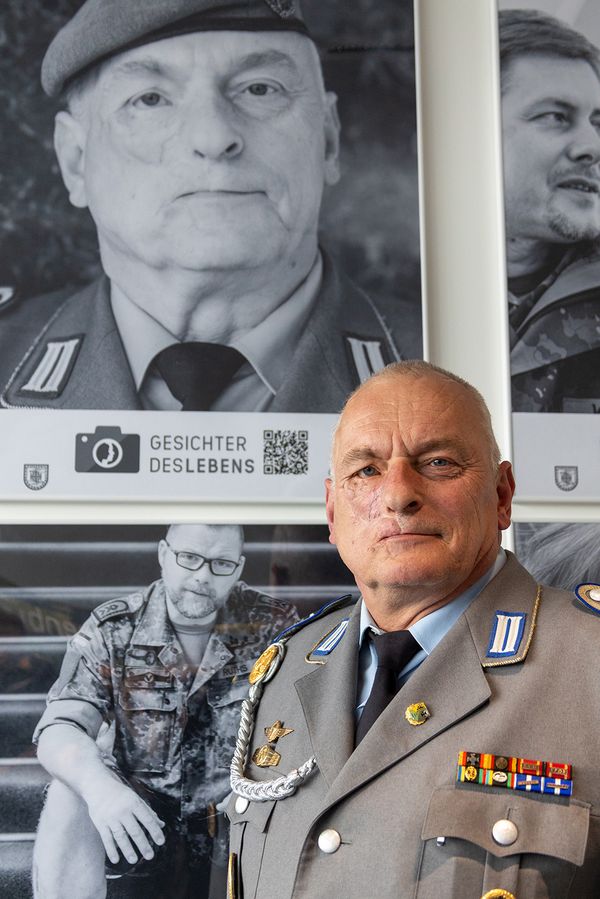 Oberstabsfeldwebel Meik Briest ist einer von vielen Veteranen, die Daniela Skrzypczak portraitiert hat. Foto: DBwV/Yann Bombeke