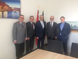 Erstes CESI-Gespräch  zum Thema PESCO: Generalleutnant Klaus von Heimendahl, Wolfram Kamm, Staatssekretär Gerd Hoofe, Thomas Sohst und CESI-Generalsekretär Klaus Heeger (v.l.) Foto: CESI