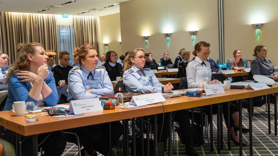 Auf Einladung des Deutschen BundeswehrVerbands trafen sich die Gleichstellungsbeauftragte und Gleichstellungsvertrauensfrauen zu einer Fachtagung in Berlin. Foto: DBwV/Sarina Flachsmeier