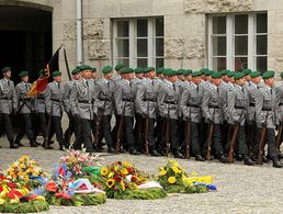 Wie auf diesem Archivbild wird heute im Bendlerblock an die Attentäter vom 20. Juli 1944 erinnert. Foto (Archiv): Bundeswehr/Wilke