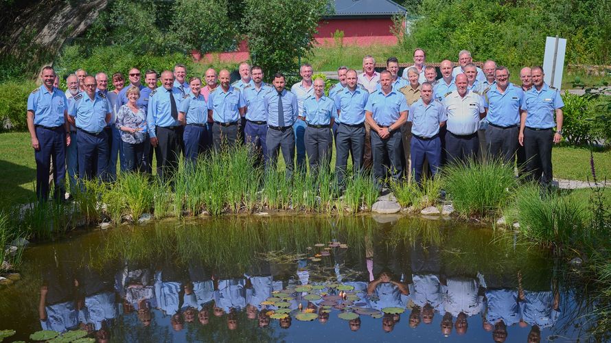 Mandatsträger aus über 40 Kameradschaften des Bezirkes Oberbayern und Sigonella (ITA) trafen sich zur Bezirkstagung in Bad Aibling. Foto: DBwV/Ingo Kaminsky