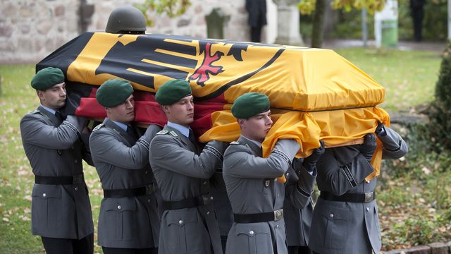 Am 15. Oktober 2010 wurde im niedersächsischen Selsingen mit einer Trauerfeier von Florian Pauli Abschied genommen. Foto: picture alliance/dapd/Nigel Treblin