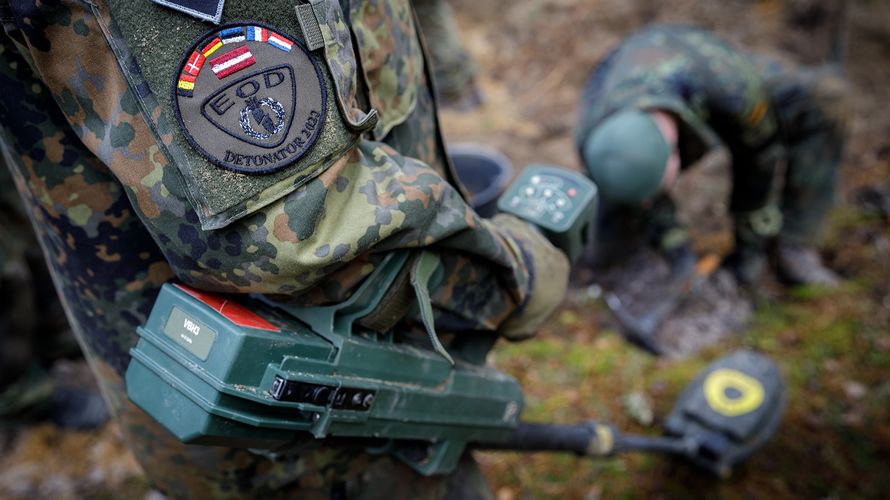Soldaten bei einer Kampfmittelabwehrübung in Lettland: Die meisten europäischen Streitkäfte haben Probleme bei der Personalgewinnung. Foto: Bundeswehr/Marco Dorow