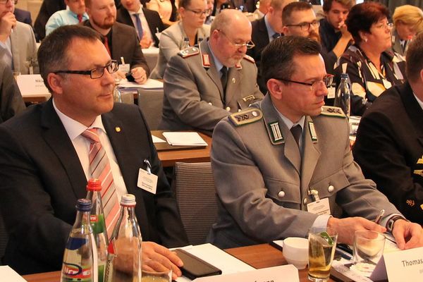 Zahlreiche Personalratsmitglieder arbeiten für die Menschen in der Bundeswehr. Foto: DBwV/Hahn