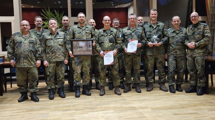 Der Kameradschaftsvorstand mit den geehrten Mitgliedern. Foto: DBwV