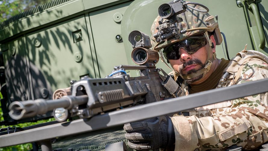 Die ersten Sturmgewehre vom Typ G36 von Heckler & Koch wurden Ende 1997 an die Bundeswehr übergeben. Jetzt sollen sie ersetzt werden, doch das Vergabeverfahren stockt. Archivfoto: DBwV/Yann Bombeke