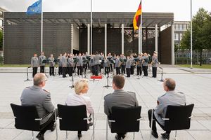 Das BMVg feiert den Deutschen BundeswehrVerband. Foto: DBwV