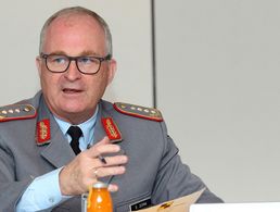 Für den Generalinspekteur der Bundeswehr, General Eberhard Zorn, ist die Vermittlung von Werten ein bedeutendes Instrument zur Verhinderung von Extremismus in der Bundeswehr. Foto: DBwV/Mika Schmidt