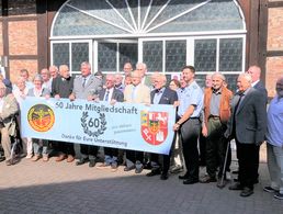 Die Teilnehmer versammelten sich, wie so viele, hinter dem Grundgesetz-Banner. Foto: LV Nord