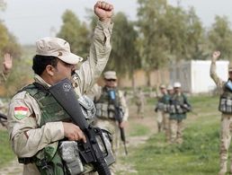 Peschmerga üben taktische Zeichen. Die Bundeswehr wird ihre Unterstützung wohl bald auf den gesamten Irak ausweiten Foto: Bundeswehr/Andrea Bienert