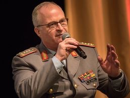 General Eberhard Zorn bei der Tagung des DBwV mit militärischem Spitzenpersonal. Foto: DBwV/Scheurer