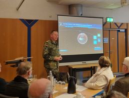 Der Kommandeur des Weltraumkommandos der Bundeswehr in Uedem Generalmajor Michael Traut besuchte jetzt die KERH Unterer Niederrhein in Kalkar. Foto: KERH Unterer Niederrhein