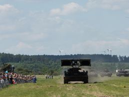 Vorführung der geschützten Fahrzeuge am Tag der Bundeswehr in Greding Foto: Bundeswehr
