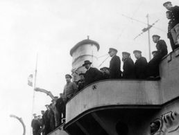 Novemberrevolution 1918: Ansprache des Gouverneurs Gustav Noske an U-Boot-Mannschaften in Kiel