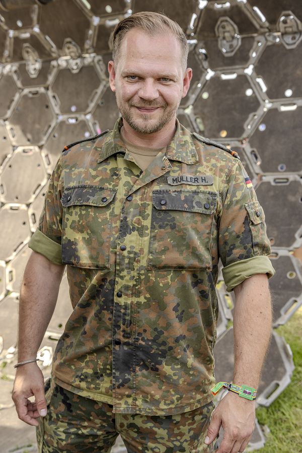 Hauptmann Henning Müller ist Presseoffizier beim Bundeswehr-Auftritt in Wacken. Foto: DBwV/Janosh Sagawe