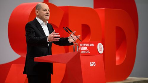 Olaf Scholz Verspricht Der Ukraine Weitere Unterstützung - Deutscher ...