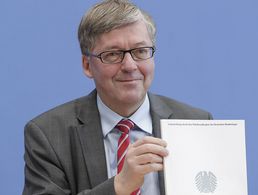 Im Februar hatte der Wehrbeauftragte Hans-Peter-Bartels seinen Jahresbericht vorgestellt. Jetzt standen die wichtigsten Inhalte im Mittelpunkt einer Bundestagsdebatte. Foto: Imago