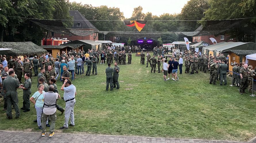 Auf dem Fliegerhorst herrschte buntes Treiben. Foto: LV Nord