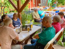 Das Sommerfest der Kameradschaft ERH Erding/Freising war für nahezu 50 Mitglieder und Gästen eine willkommene Veranstaltung. Foto: Ingo Osbahr