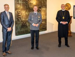 Militärgeneraldekan Matthias Heimer, Oberstleutnant André Wüstner und Militärbischof Dr. Bernhard Felmberg (v.l.n.r.). Foto: Evangelisches Kirchenamt für die Bundeswehr