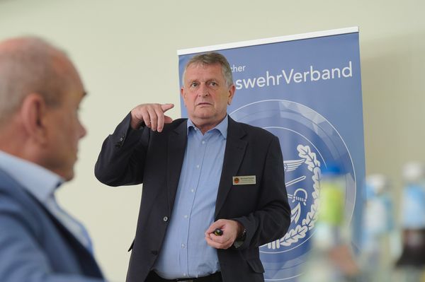 Großes Interesse fand der Vortrag von Bernhard Hauber rund um Fragen des Ruhestandes. Foto: DBwV/Ingo Kaminsky