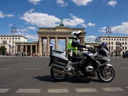 Mit der Verabschiedung des Bundesbesoldungs- und Versorgungsanpassungsgesetzes wird unter anderem auch die Polizeizulage wieder ruhegehaltsfähig - dies kommt auch den Feldjägern der Bundeswehr zugute. Archivfoto: DBwV/Yann Bombeke