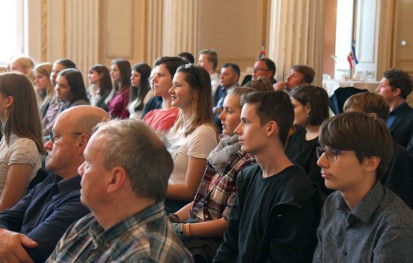 Interessierte Schüler: Rund 30 Jugendliche der Niels-Stensen-Schule kamen in ihrer Freizeit zu dem sicherheitspolitischen Vortrag. Foto: DBwV/Vieth