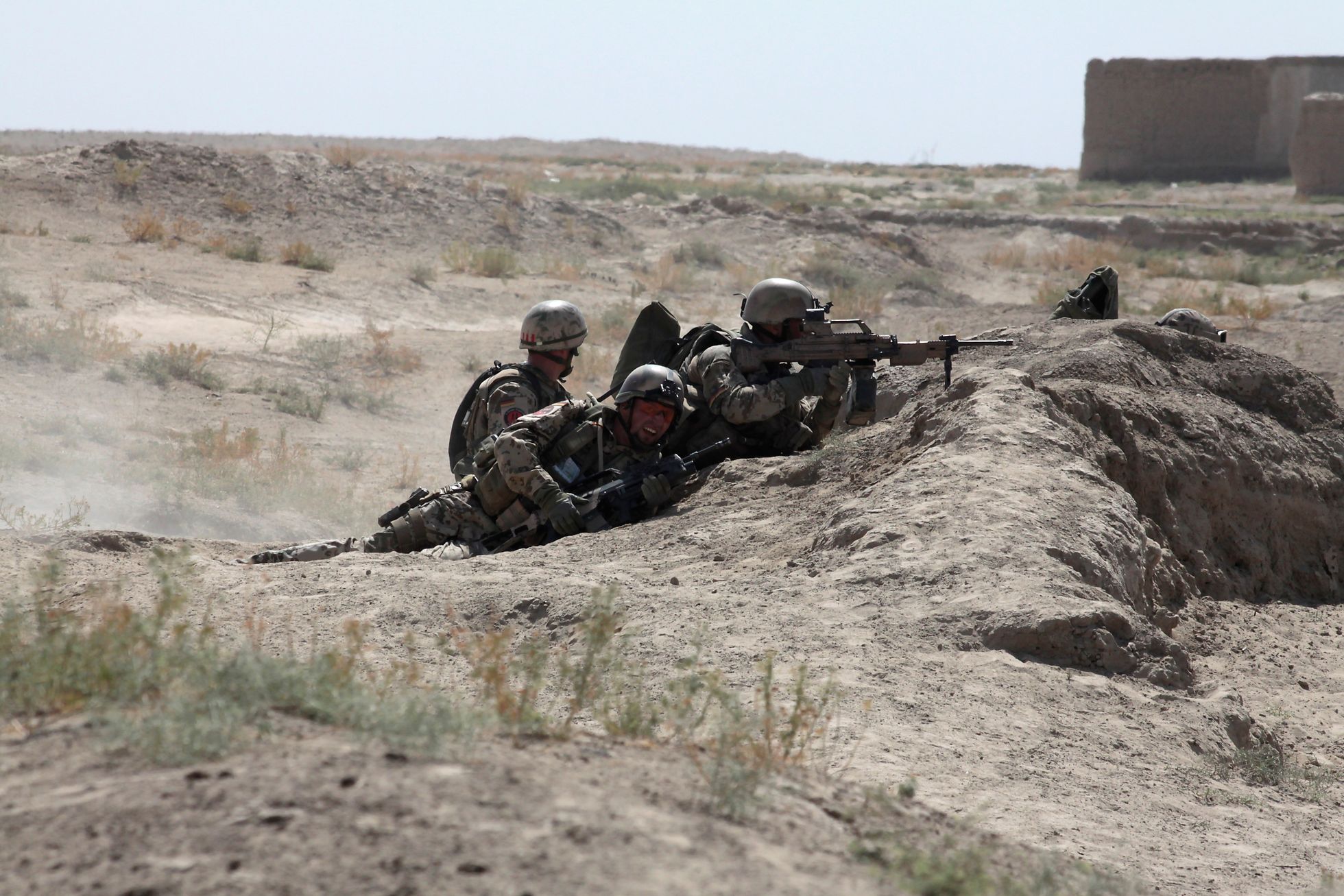 Soldaten des Bravo-Zugs im September 2010 im Feuergefecht in Qala e Zal. Foto: Bundeswehr/von Söhnen