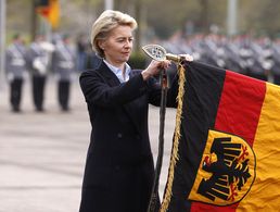 In der Kritik: Verteidigungsministerin Ursula von der Leyen. Ob sie das Amt nach der Bundestagswahl weiter ausübt, ist mehr als fraglich Foto: dpa