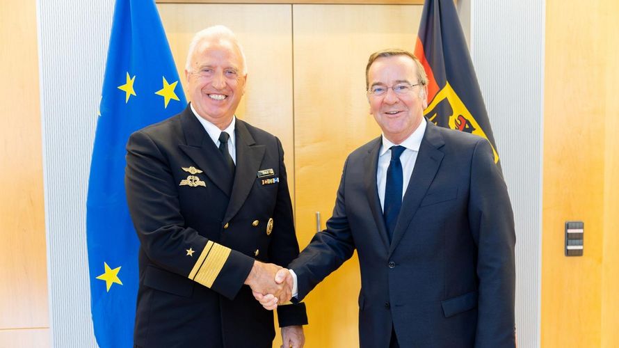 Als Dienstältester Soldat wurde Konteradmiral Jürgen Ehle von Verteidigungsminister in den Ruhestand entlassen. Foto: privat
