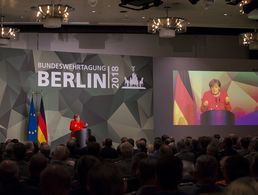 Bundeskanzlerin Angela Merkel (CDU) bei ihrer Rede auf der Bundeswehrtagung in Berlin Foto: dpa