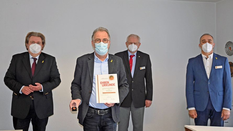 Der Landtagsabgeordnete Klaus Voussem (v.l.n.r.), Bürgermeister a.D. Dr. Uwe Friedl, Bezirksvorsitzender Hauptmann a.D. Volker Jung und der stellvertretende Bundesvorsitzende Oberstabsfeldwebel a.D. Jürgen Görlich. Foto: DBwV