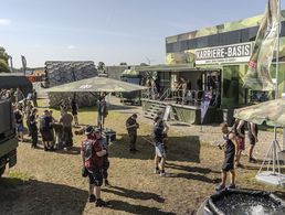 Das Areal der Bundeswehr beim Wacken-Festival: Das Interesse der Besucher an den Streitkräften war groß. Foto: DBwV/Janosh Sagawe