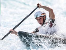 Hauptgefreiter Andrea Herzog holte in Tokio die dritte Medaille für das deutsche Kanuslalom-Team. Foto: picture alliance / Xinhua News Agency | Pan Yulong