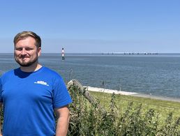 Teamleiter Martin L. vor seinem Projekt LNG-Terminal in Wilhelmshaven. Foto: BFD Wilhelmshaven