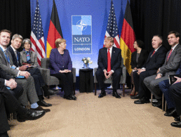 Beim Nato-Gipfel in London: Bundeskanzlerin Angela Merkel und US-Präsident Donald Trump im Gespräch. picture alliance/ZUMA Press