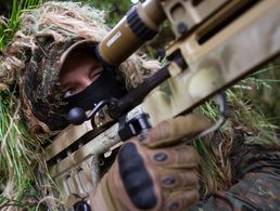 Ein Scharfschütze des KSK: Zuletzt zeigte sich bei der militärischen Evakuierungsoperation in Kabul, wie wertvoll und unverzichtbar die Spezialkräfte sind. Foto: Bundeswehr/Jana Neumann