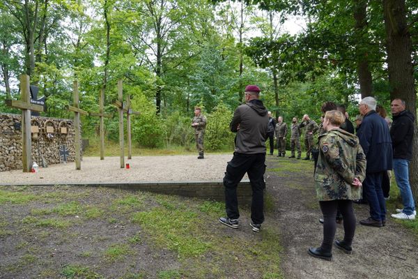Im Wald der Erinnerung gedachten Veteranen der Gefallenen der Bundeswehr. Foto: DBwV/Nicky Büttner