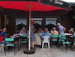 Bei herrlichem Sommerwetter trafen sich die Mitglieder der sKERH Cottbus in der Kleingartenanlage Nowinka zu ihrer sommerlichen Mitgliederversammlung. Foto: Dietmar Barth