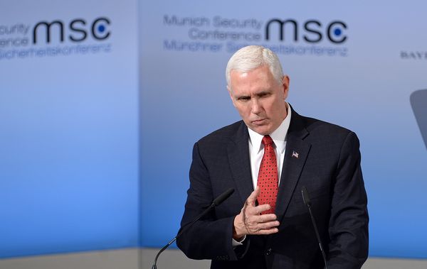 US-Vizepräsident Mike Pence spricht auf der 53. Münchner Sicherheitskonferenz (MSC). Die jährliche Veranstaltung vereint Regierungsvertreter und Sicherheitsexperten aus der ganzen Welt Globus. Foto: dpa