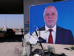 Iraks Premierminister Haidar al-Abadi auf einem Wahlplakat in Bagdad. Der Amtshinhaber muss ersten Auszählungen zufolge um seine Macht fürchten Foto: dpa