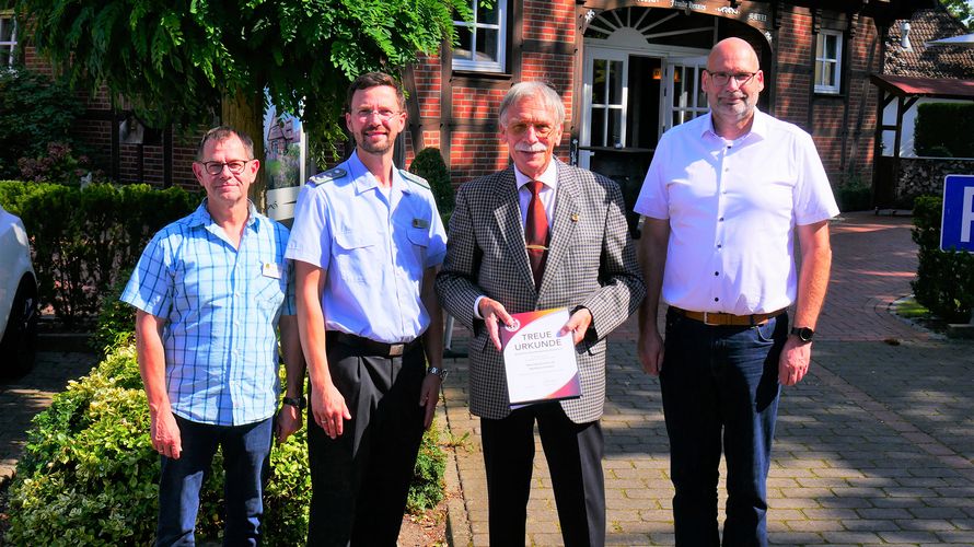 Bei der Ehrung in Isernhagen (v.l.n.r.): Dirk Jersch, Lars Schunack, Wilfried Zempel und Michael Scholz. Foto: LV Nord