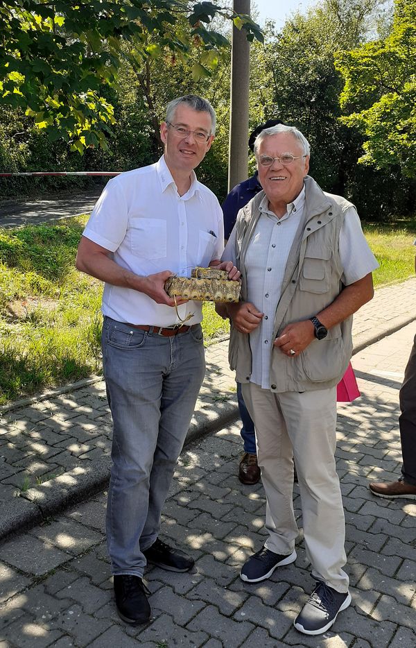 KERH-Vorsitzender Oberstleutnant a.D. Matthias Nickel dankte Geschäftsleiter Dipl.-Ing. (FH) Thomas Luber für die überaus interessanten Informationen rund um den regionalen Verkehrsverbund. Foto: Bärbel Nickel