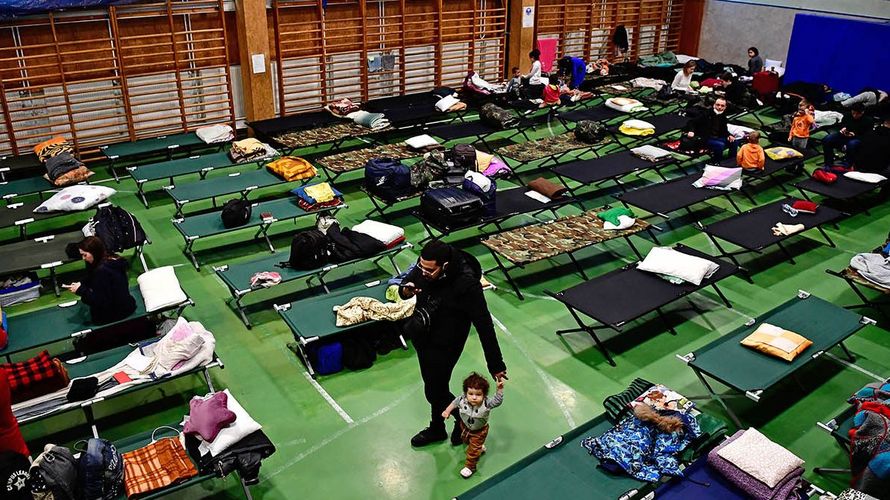 Für die Flücjhtlinge aus der Ukraine wurden bereits vielerorts Notunterkünfte eingerichtet, so wie in dieser Turnhalle einer Schule. Für die Bewältigung der anwachsenden Flüchtlingsströme werden auch Reservisten gebraucht. Foto: dpa