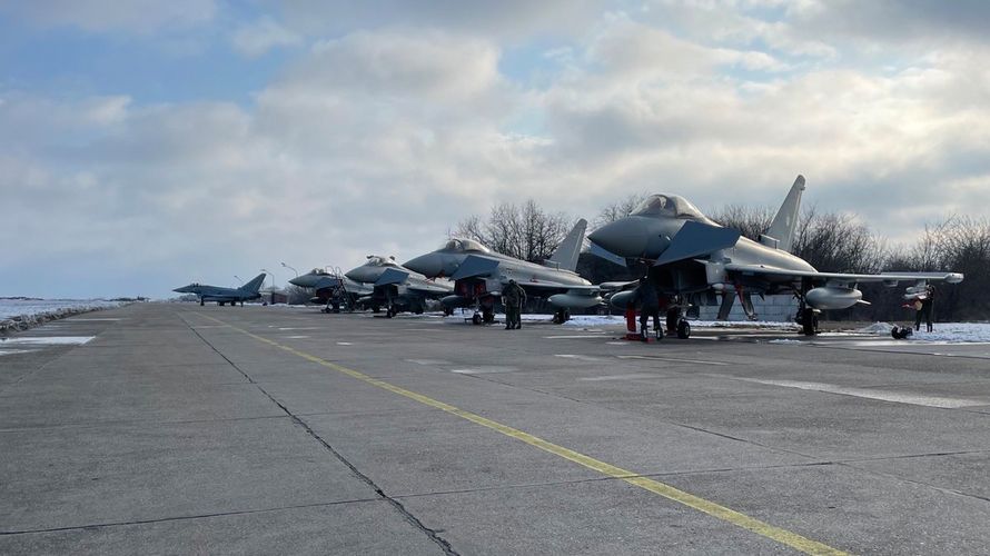 Sechs deutsche und acht italienische Eurofighter sichern den Luftraum beim NATO-Partner Rumänien. Foto: Bundeswehr/Twitter