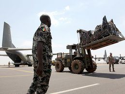 Nachdem das Bundeskabinett am Mittwoch, den 6. Januar den Beschluss gefasst hat, das Engagement der Bundeswehr in Mali auszuweiten, befasste sich der Bundestag am 14. Januar erstmals mit dem Mandat.