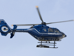 Im März haben Polizisten bei einer nächtlichen Übung ihren Hubschrauber falsch betankt. Nun verlangt der Dienstgeber hohen Schadenersatz. Foto: dpa