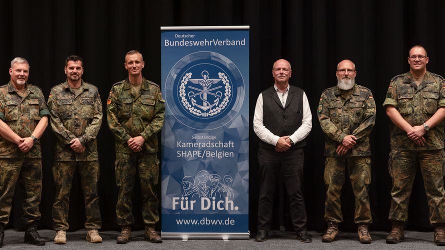 Stabsfeldwebel Carsten Tüllner, Oberstabsfeldwebel Andreas Merz, Oberstleutnant i.G Marcel Bohnert, Hauptmann a.D. Michael Grothe, Oberstleutnant Steffen Hahn und Stabsfeldwebel Christian Haas (v.l) Foto: Oberstabsgefreiter Robin Reer 