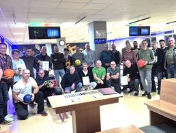 Die Teilnehmer am traditionellen Bowlingturnier der TruKa Clausewitz-Kaserne. Foto: Thoralf Jacob