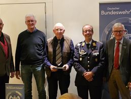 Oberstleutnant a.D. Frank Rexforth (Vorsitzender), Stabsfeldwebel a.D. Peter Schwenzner, Oberstleutnant a.D. Klaus Pinkenburg, Stabsfeldwebel Volker Keil (Landesvorsitzender West), Brigadegeneral a.D. Josef Kowalski. Foto: Hans-Ludwig Köhler